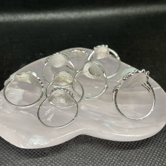 Lot of 8 NWOT Boho Style Rings - sizes vary - Picture 2 of 11